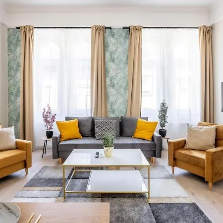 Elite Downtown Retreat For Families & Friends * בודפשט