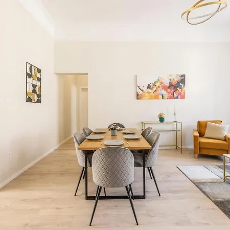 Elite Downtown Retreat For Families & Friends