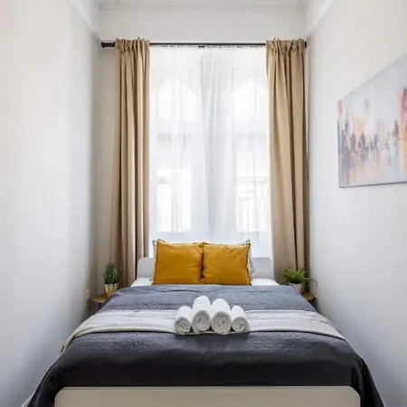 Elite Downtown Retreat For Families & Friends דירה
