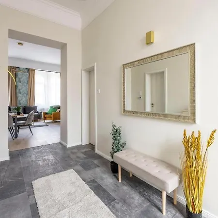 Elite Downtown Retreat For Families & Friends דירה *